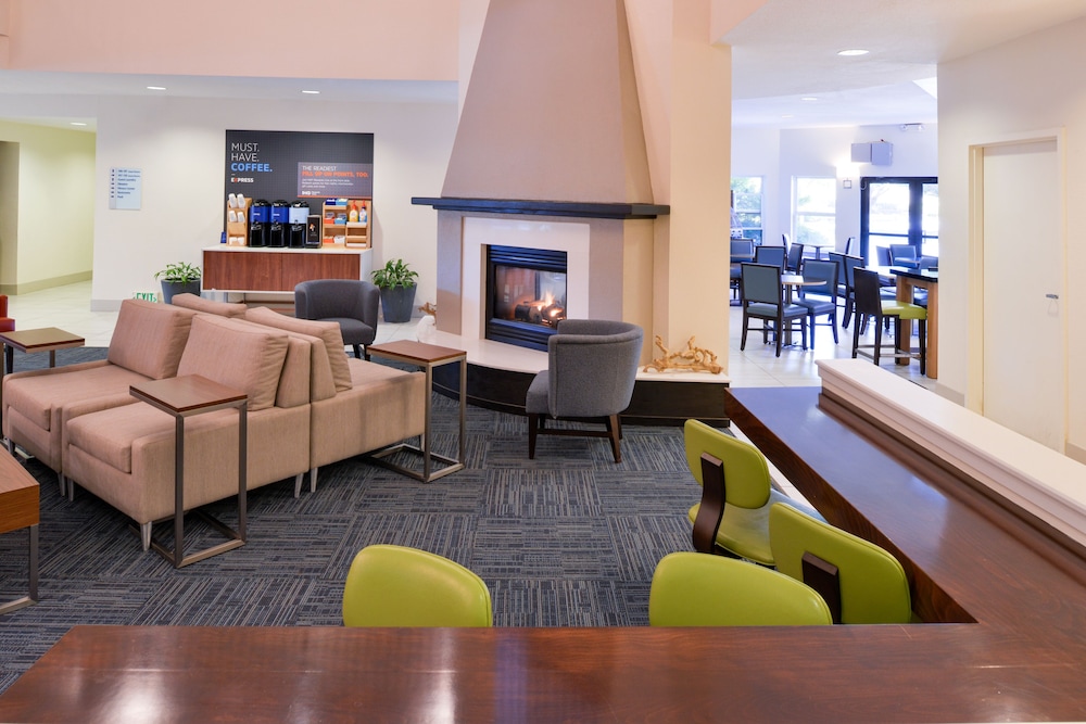 holiday inn express and suites arcata eureka airport area