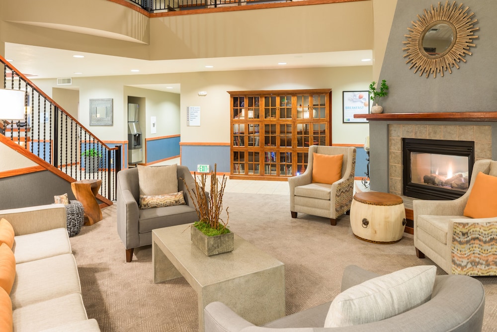 holiday inn express and suites arcata eureka airport area