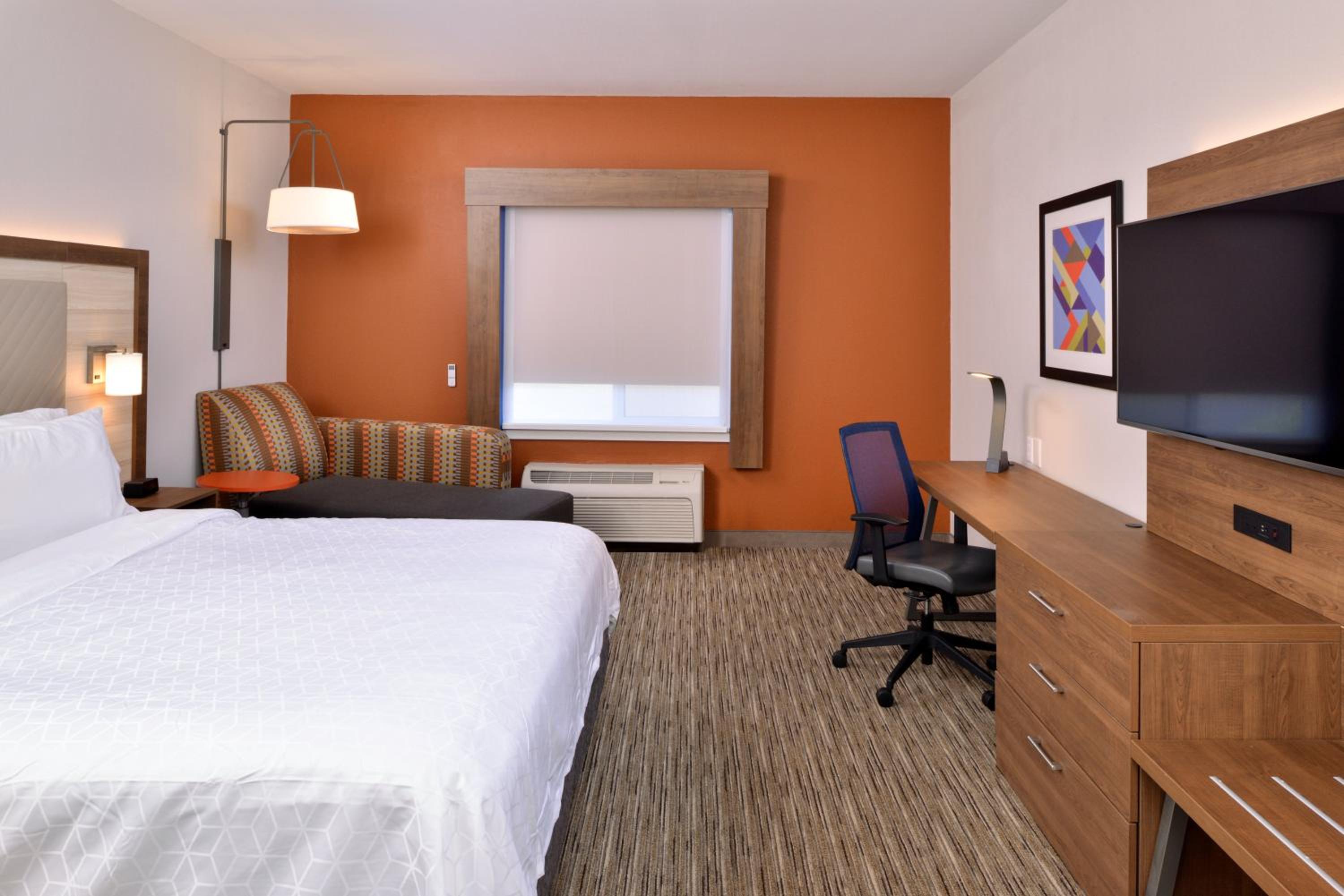 holiday inn express and suites arcata eureka airport area