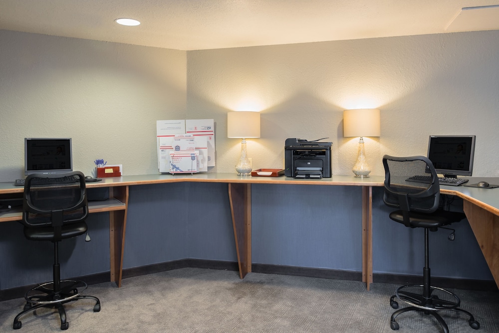 holiday inn express and suites arcata eureka airport area