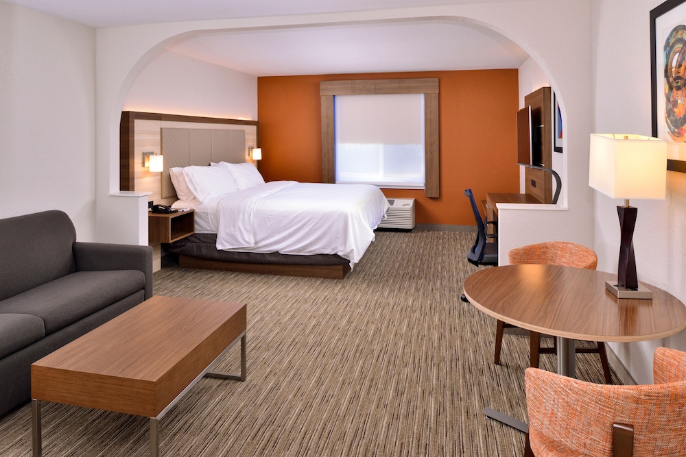 holiday inn express and suites arcata eureka airport area