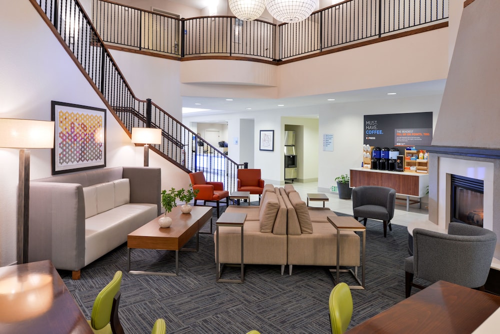 holiday inn express and suites arcata eureka airport area