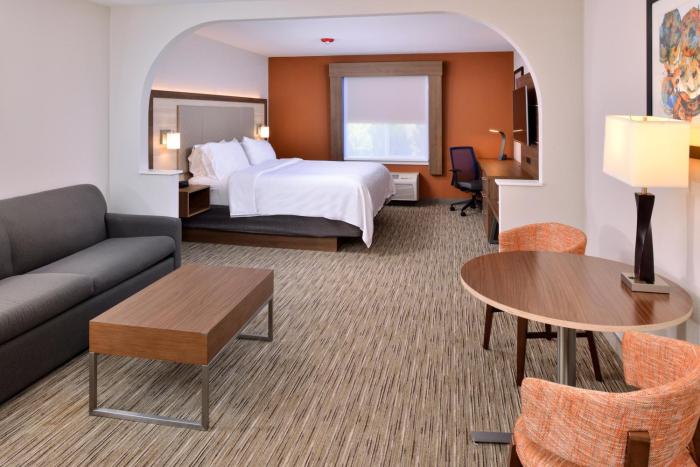 holiday inn express and suites arcata eureka airport area