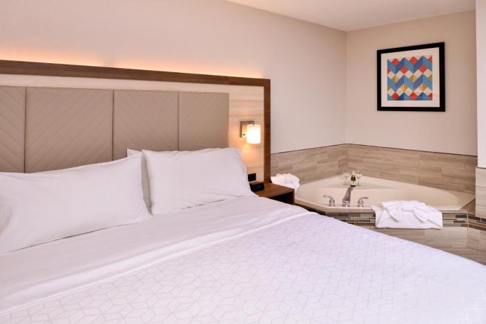 holiday inn express and suites arcata eureka airport area