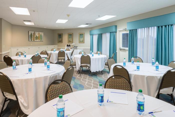 holiday inn express and suites arcata eureka airport area