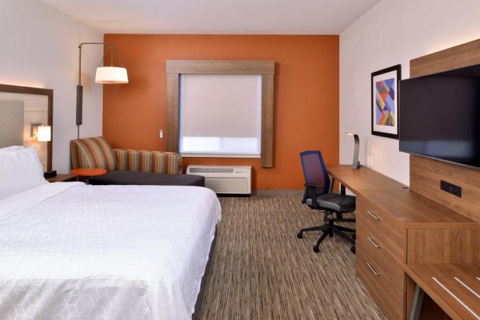 holiday inn express and suites arcata eureka airport area