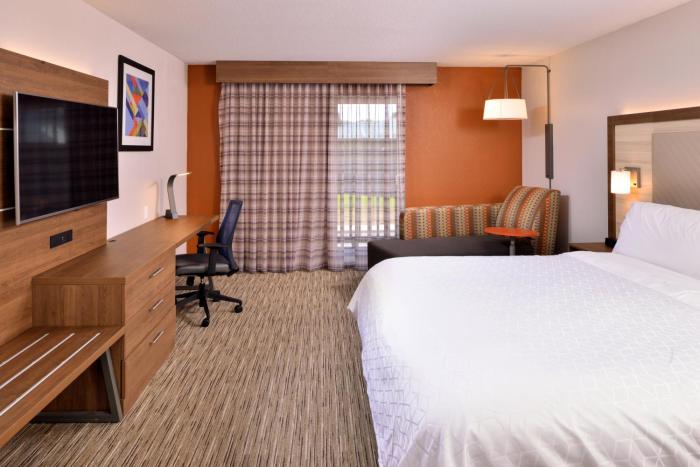 holiday inn express and suites arcata eureka airport area