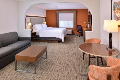 holiday inn express and suites arcata eureka airport area