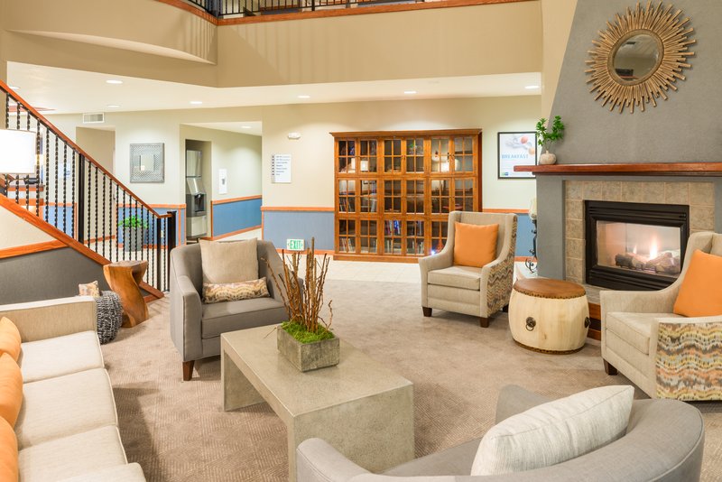 holiday inn express and suites arcata eureka airport area