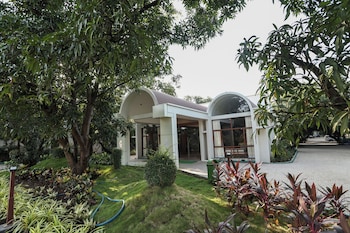 the lions land resort