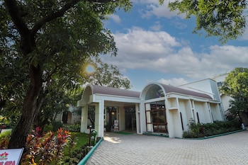 the lions land resort