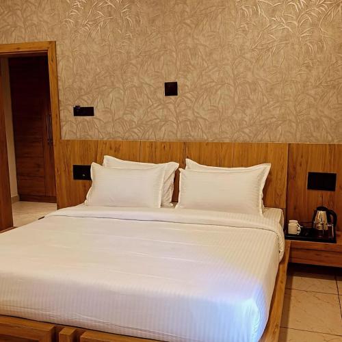 The Lion's Land Resort,Talala>>Sasan Gir,0 star