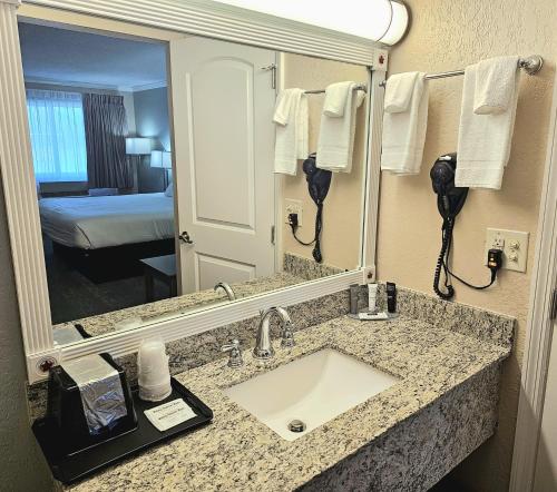 Roadstar Hotel Zephyrhills,Zephyrhills>>Tampa,2 star