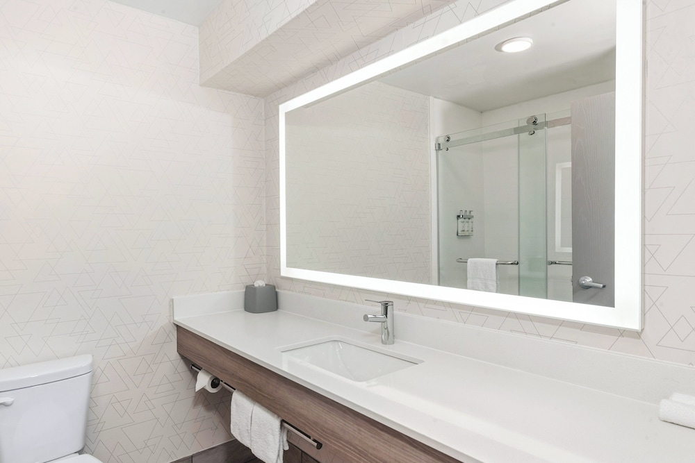 holiday inn express and suites bloomington normal by ihg