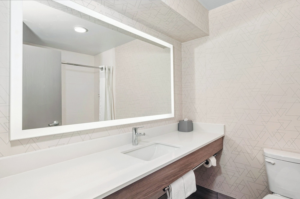 holiday inn express and suites bloomington normal by ihg
