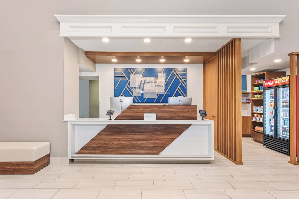 holiday inn express and suites bloomington normal by ihg