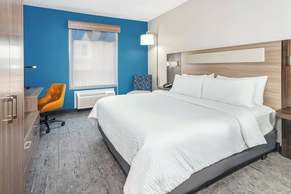 holiday inn express and suites bloomington normal by ihg