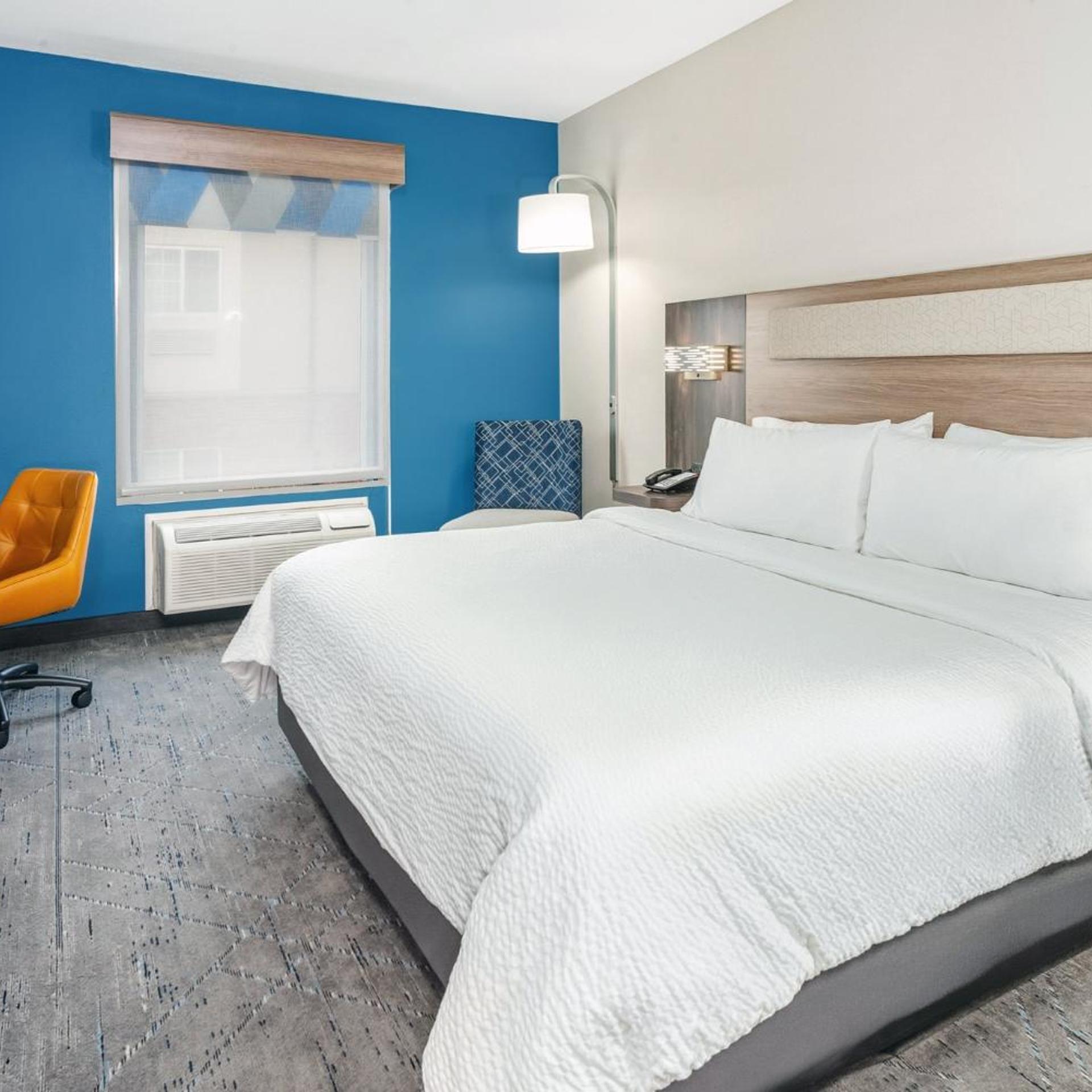 holiday inn express and suites bloomington normal by ihg