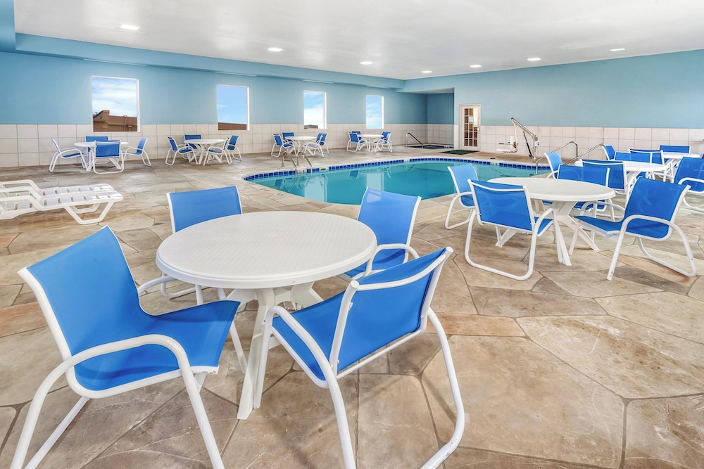 holiday inn express and suites bloomington normal by ihg