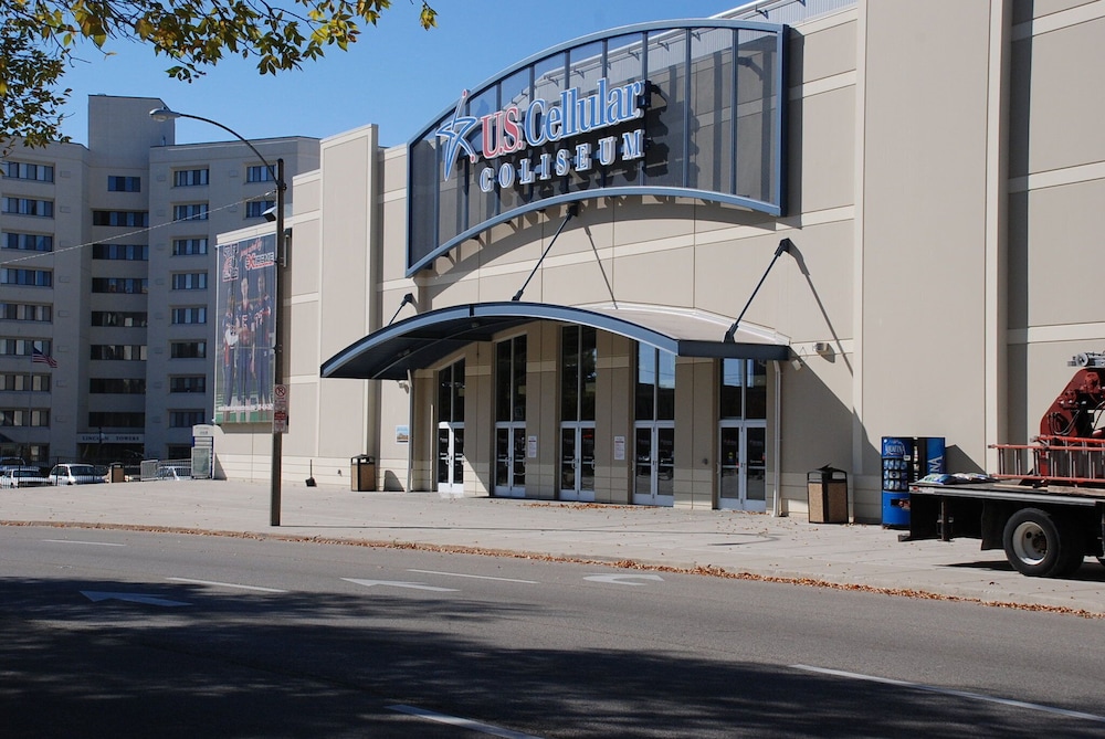 holiday inn express and suites bloomington normal by ihg