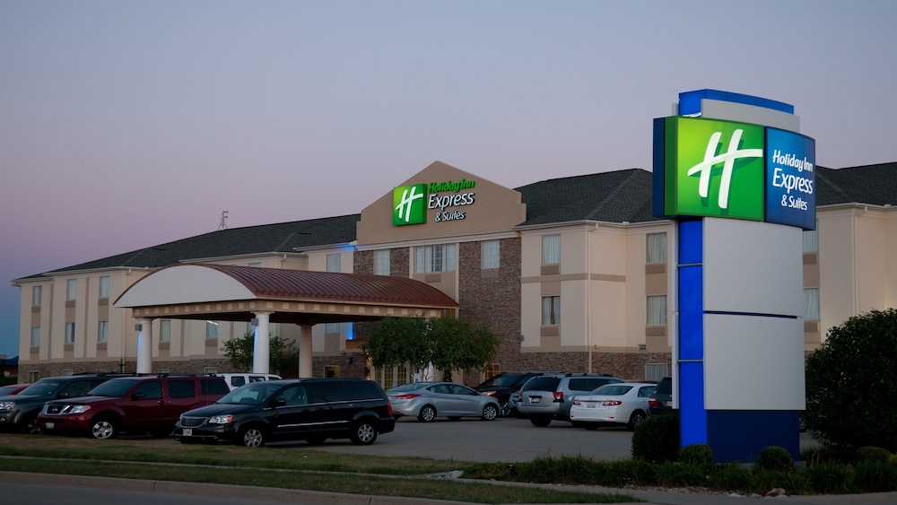 holiday inn express and suites bloomington normal by ihg