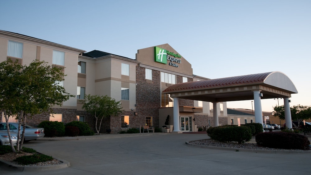 holiday inn express and suites bloomington normal by ihg