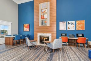 holiday inn express and suites bloomington normal by ihg
