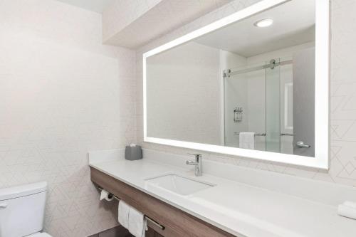 holiday inn express and suites bloomington normal by ihg