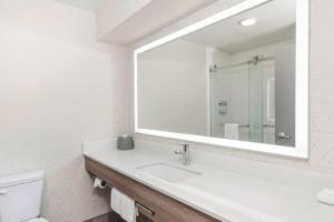 holiday inn express and suites bloomington normal by ihg