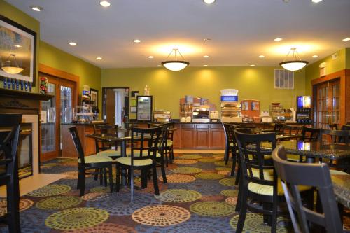 holiday inn express and suites bloomington normal by ihg