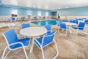 holiday inn express and suites bloomington normal by ihg