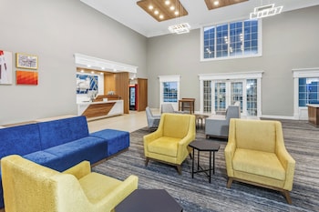 Holiday Inn Express & Suites Bloomington - Normal By Ihg,Near The Shoppes At College Hills,3 star