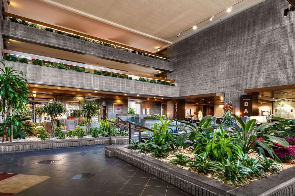 radisson hotel corning