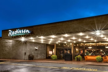radisson hotel corning