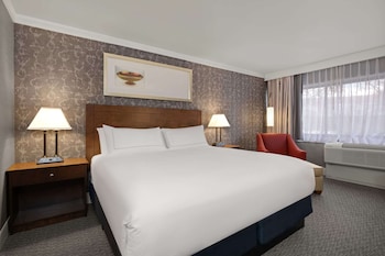 radisson hotel corning