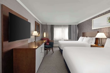 radisson hotel corning