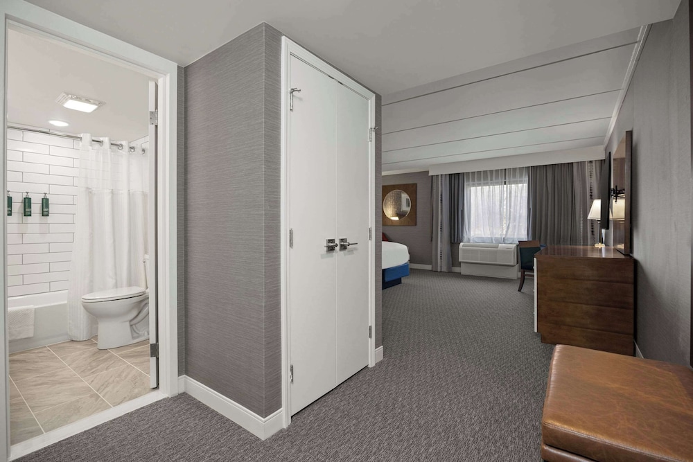 radisson hotel corning