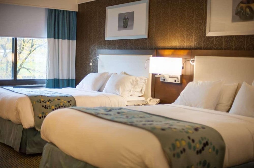 radisson hotel corning