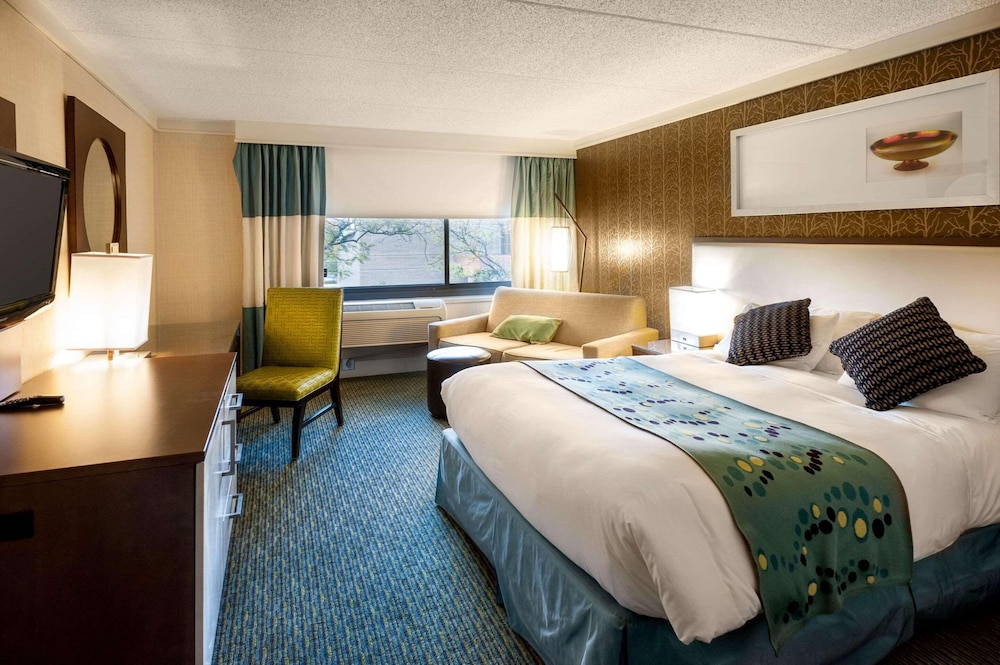 radisson hotel corning