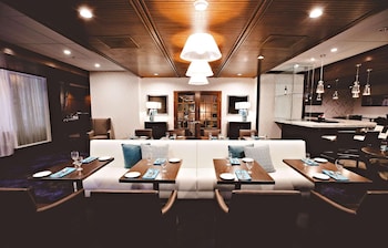 radisson hotel corning