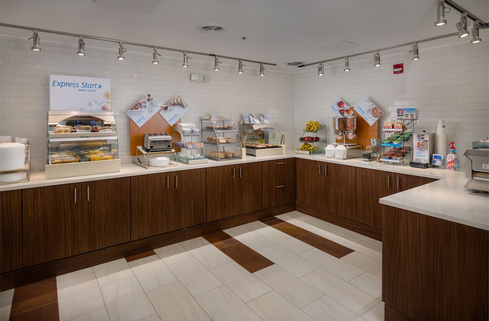 holiday inn express and suites lawrence by ihg