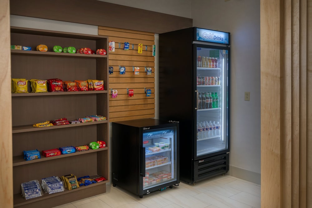 holiday inn express and suites lawrence by ihg