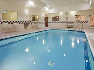 holiday inn express and suites lawrence by ihg