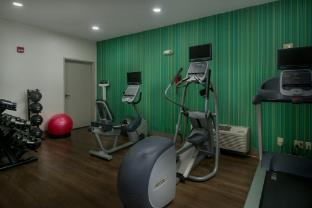 holiday inn express and suites lawrence by ihg