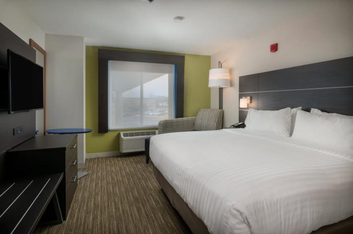 holiday inn express and suites lawrence by ihg