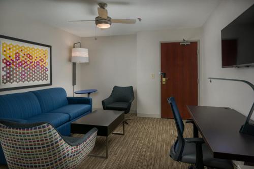 holiday inn express and suites lawrence by ihg