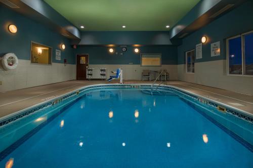 holiday inn express and suites lawrence by ihg