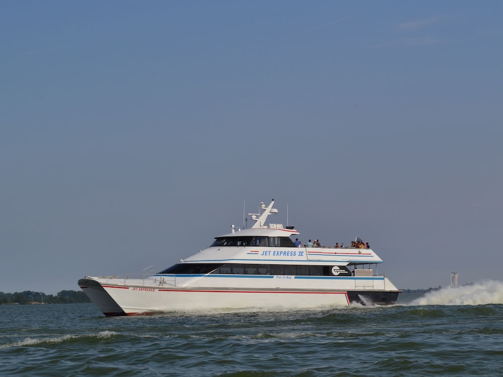 South Beach Resort Hotel,Marblehead>>Erie County,3 star