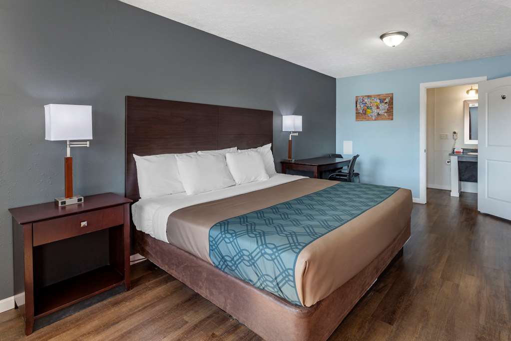 econo lodge inn and suites south