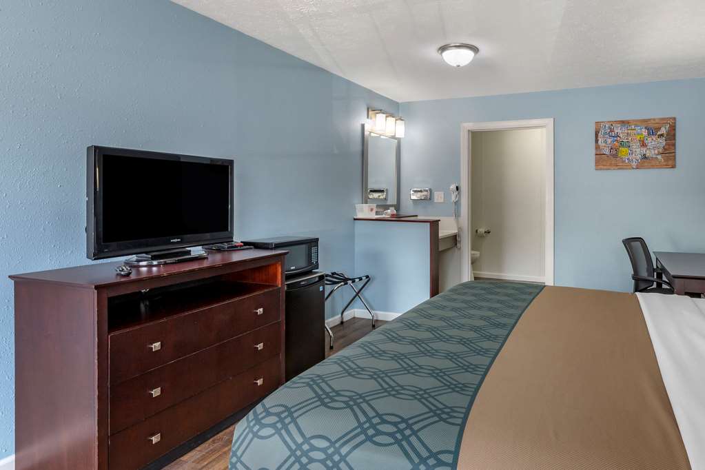 econo lodge inn and suites south